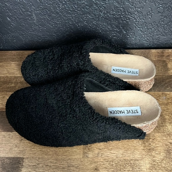Steve Madden Shoes - Steve Madden Sherpa Clogs